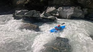 Les vagues à bonds kayaking guiding alps kayakschule
